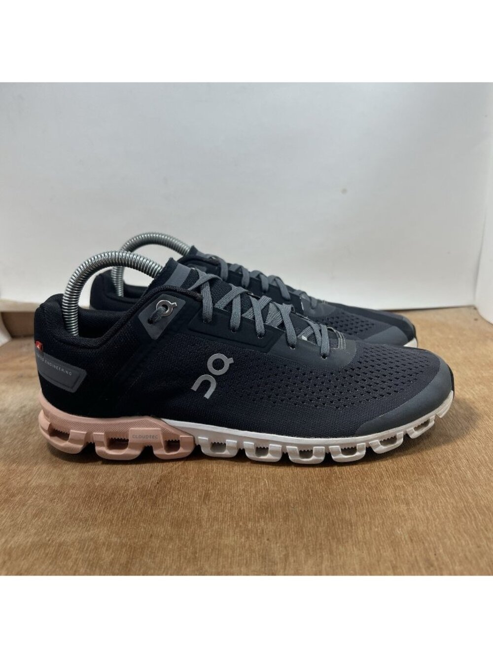 On Cloudflow Women Size 8 Black Grey Athletic Running Shoes Sneakers 35.99234